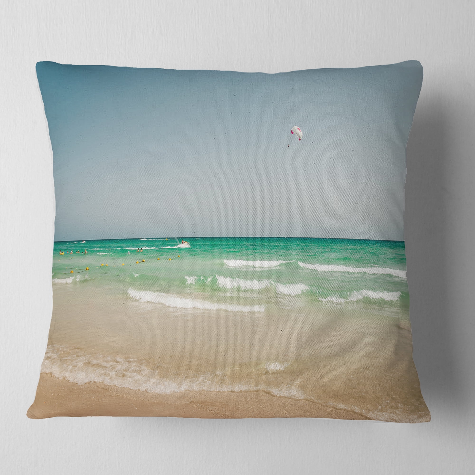 Designart Parasailing in Summer in Africa - Seashore Throw Pillow - 16x16