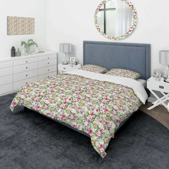 Designart 'Pattern Red Roses on White Background' Traditional Duvet Cover Set