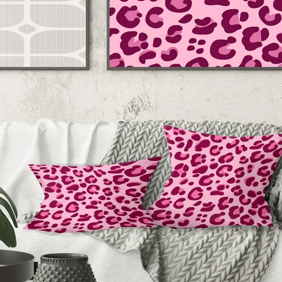 Designart Pink Leopard Pattern ' Mid-Century Modern Throw Pillow - 16x16