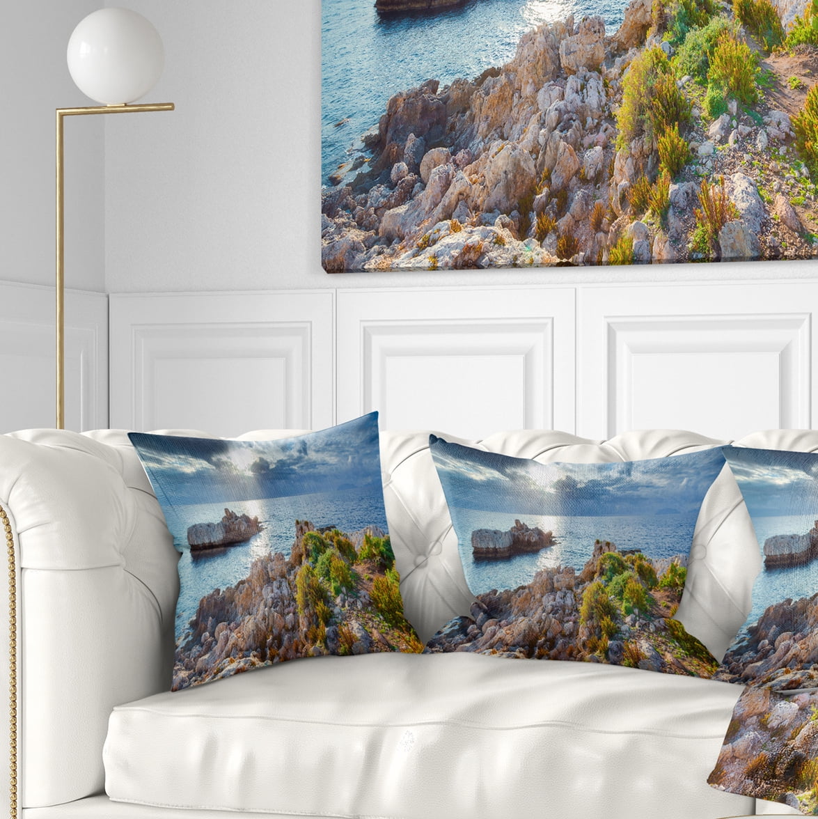 Designart Piscina di Venere Reserve - Landscape Photo Throw Pillow - 16x16