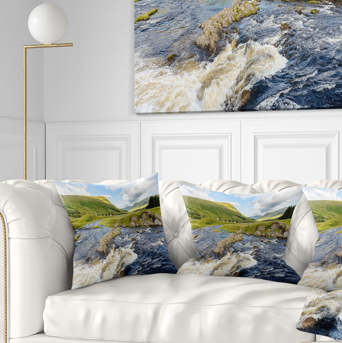 Designart Publi and River Lyon - Landscape Photography Throw Pillow - 16x16