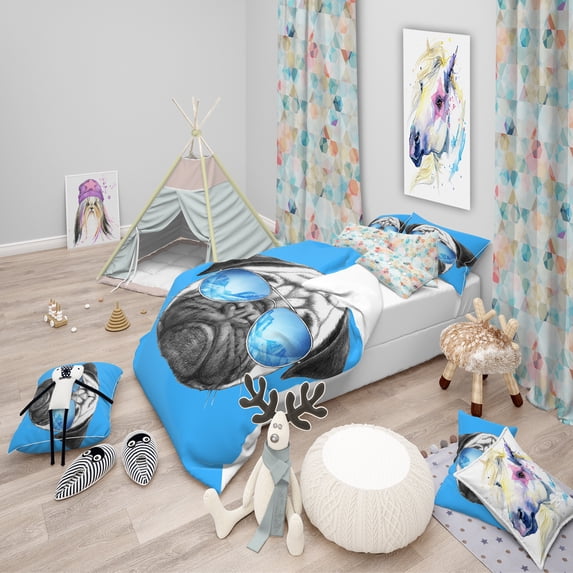 Designart 'Pug Dog with Mirror Sunglasses' Modern & Contemporary Duvet Cover Set