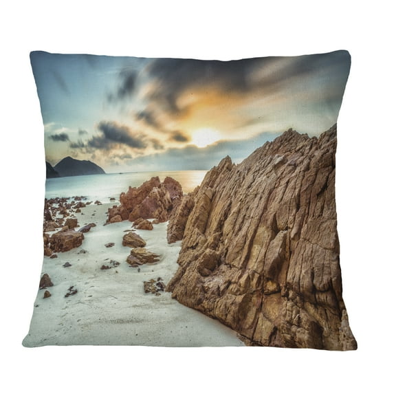 Designart Quang Ninh Province Vietnam - Landscape Printed Throw Pillow - 16x16
