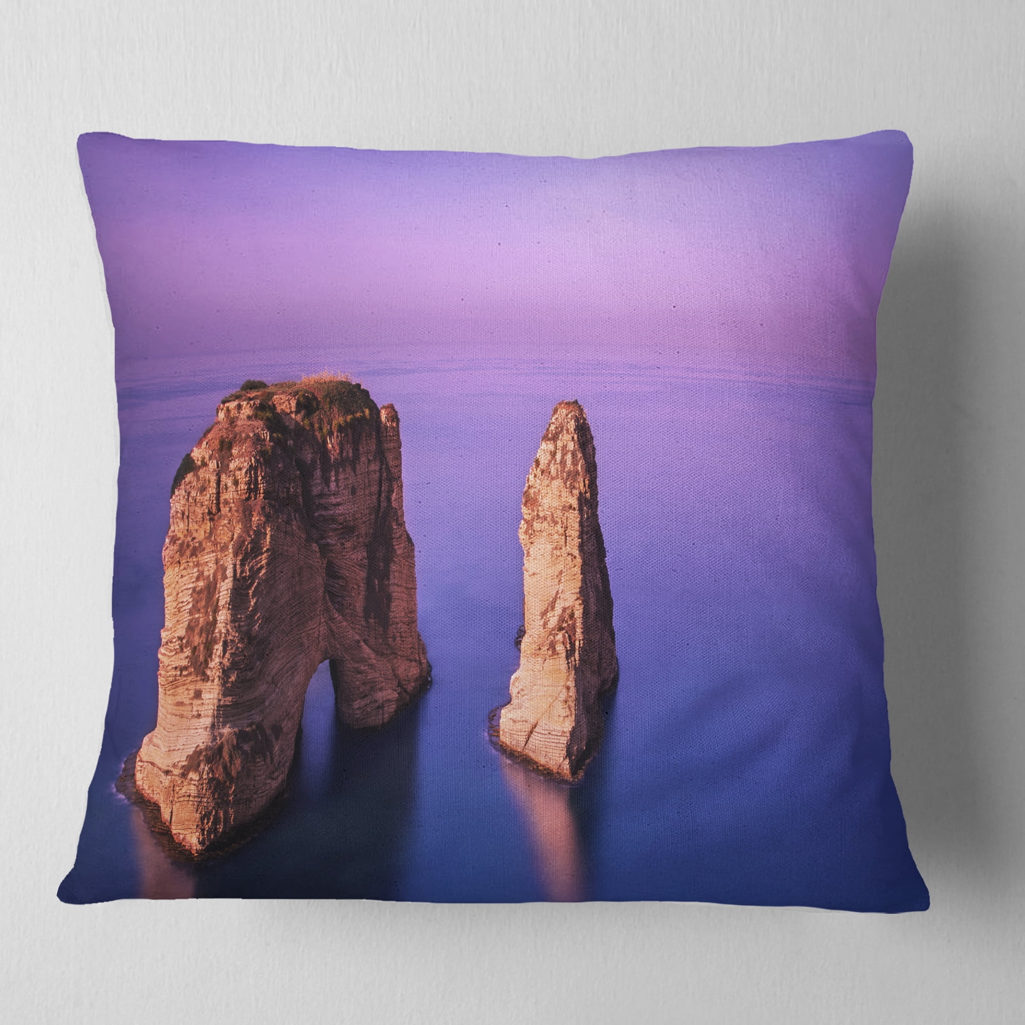 Designart Rawsha Rock on Sunset - Seascape Throw Pillow - 18x18