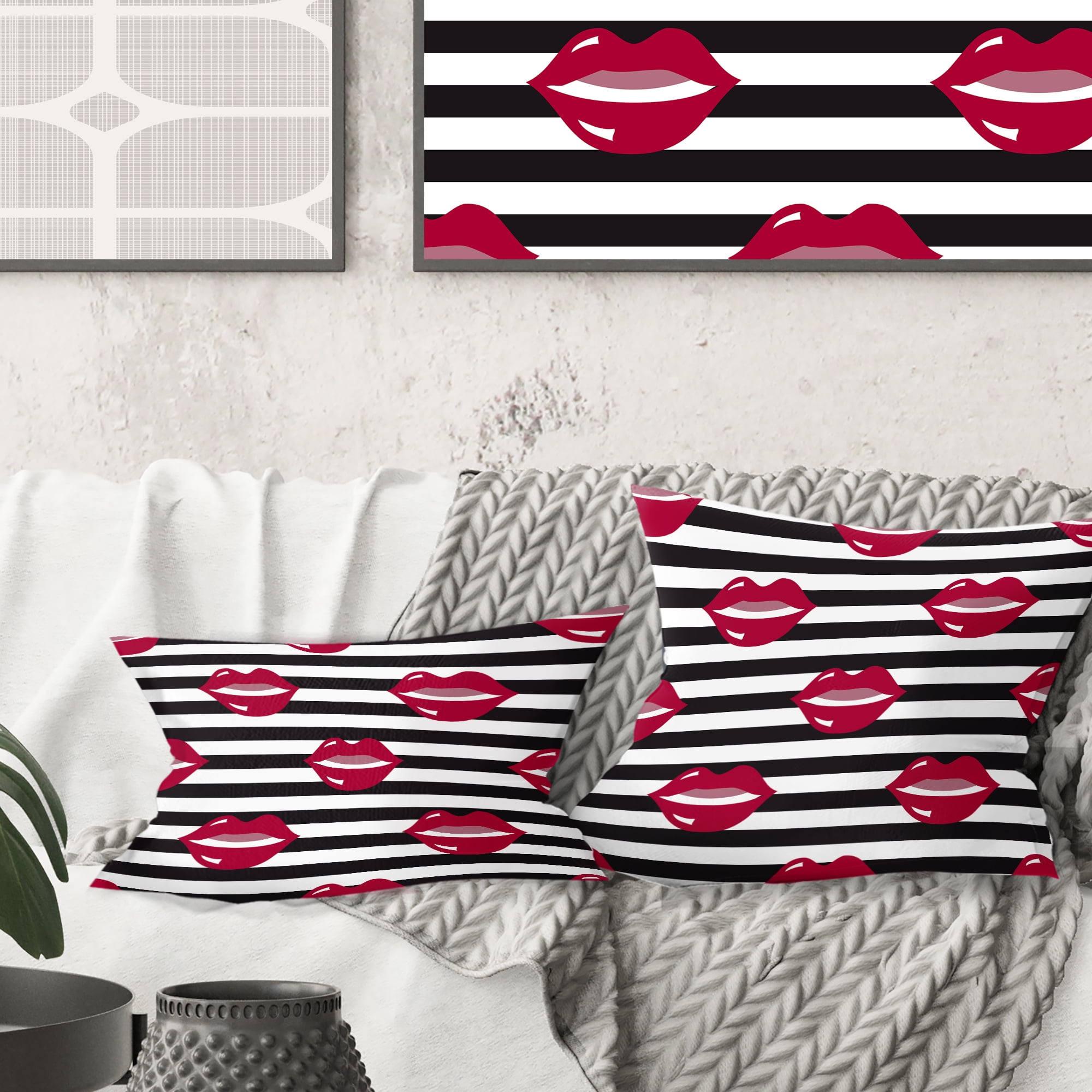 Designart Red Lips Fashion Pattern' Mid-Century Modern Throw Pillow - 16x16