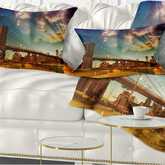 Designart Relaxing in Brooklyn Bridge Park - Cityscape Throw Pillow - 12x20