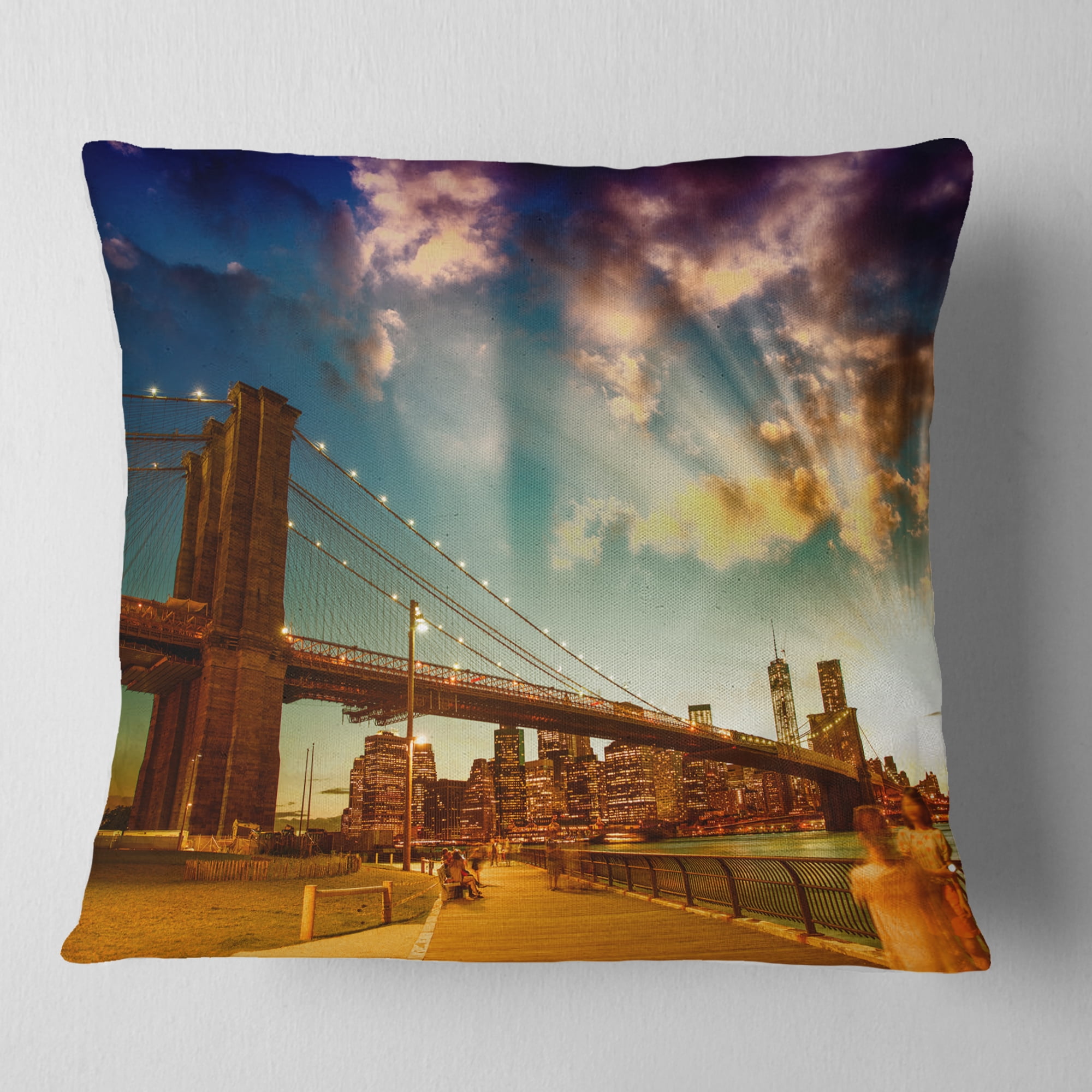 Designart Relaxing in Brooklyn Bridge Park - Cityscape Throw Pillow - 16x16