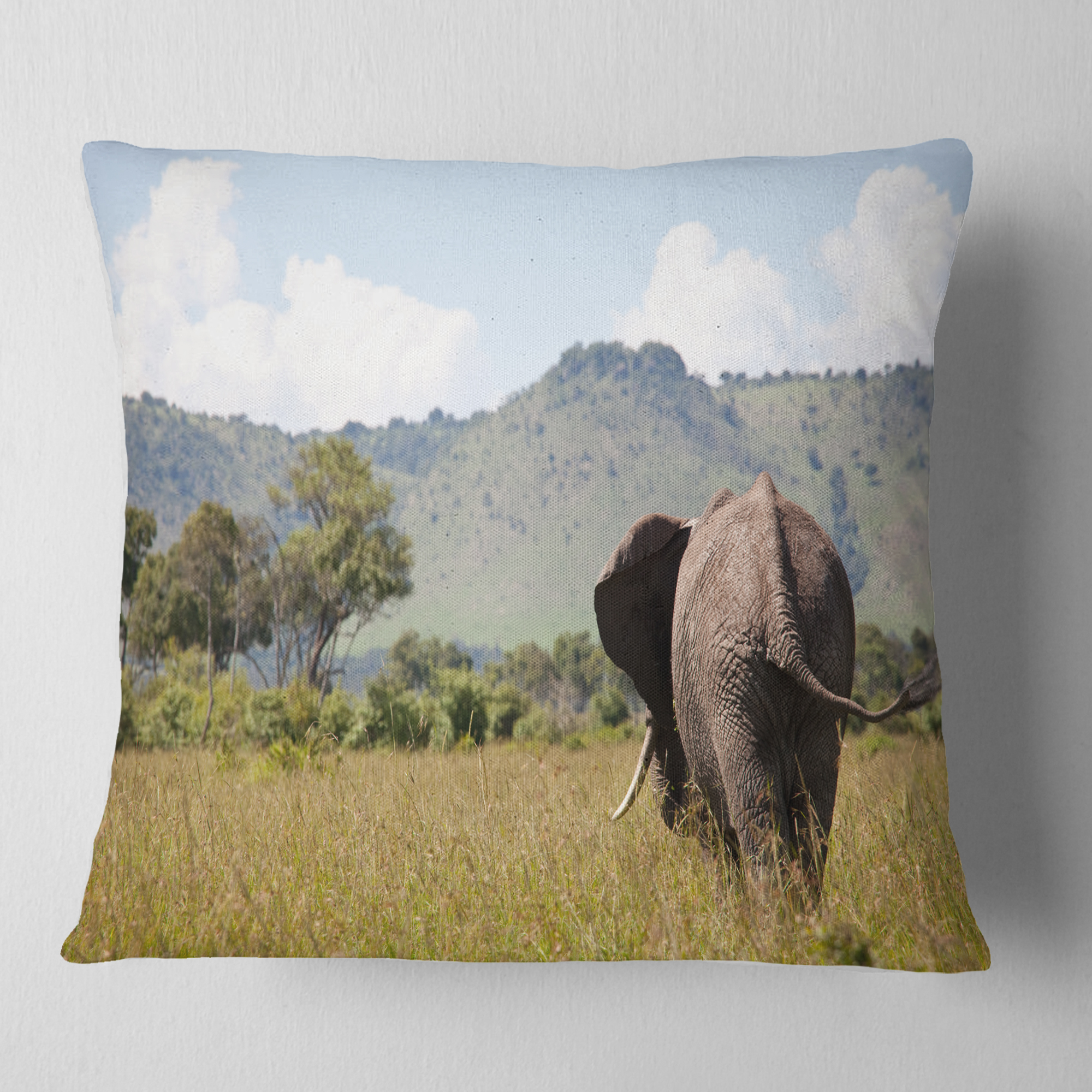 Designart Retreating Elephant in Savannah - African Throw Pillow - 18x18