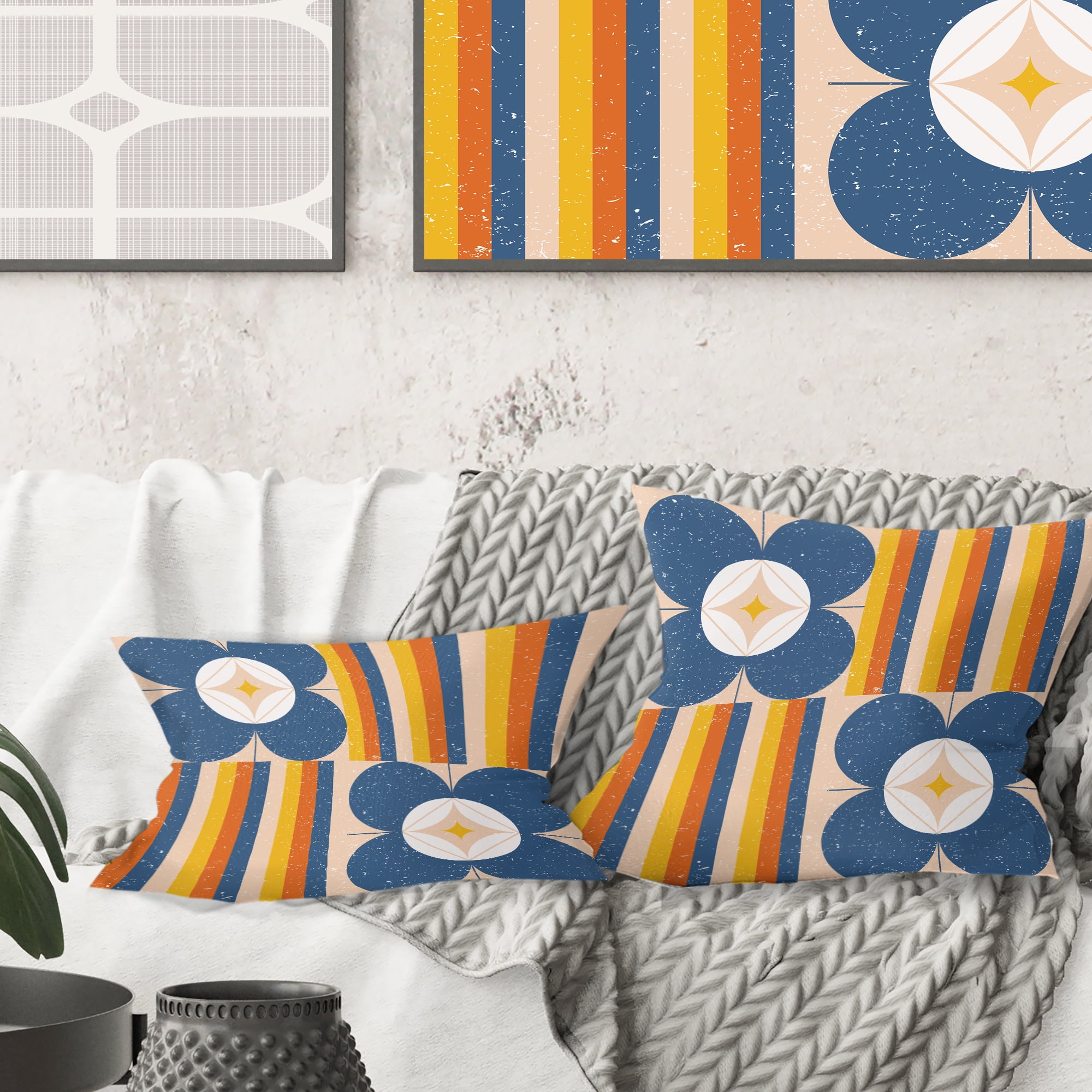 Designart Retro Floral Pattern XI' Mid-Century Modern Throw Pillow - 18x18
