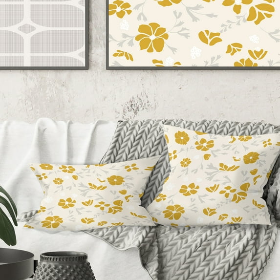 Designart Retro Handdrawn Poppies III' Mid-Century Modern Throw Pillow - 18x18