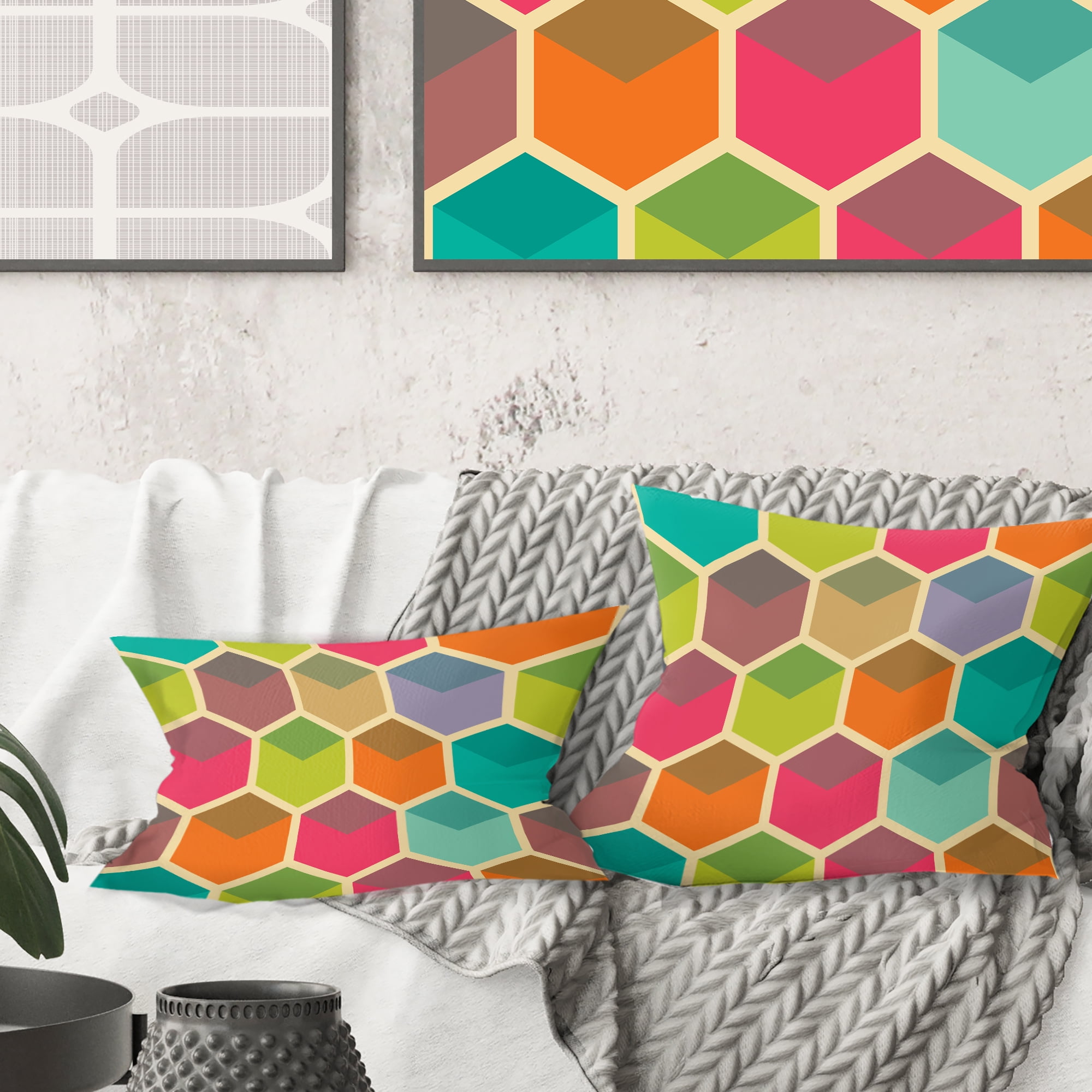 Designart Retro Hexagon Pattern I' Mid-Century Modern Throw Pillow - 18x18
