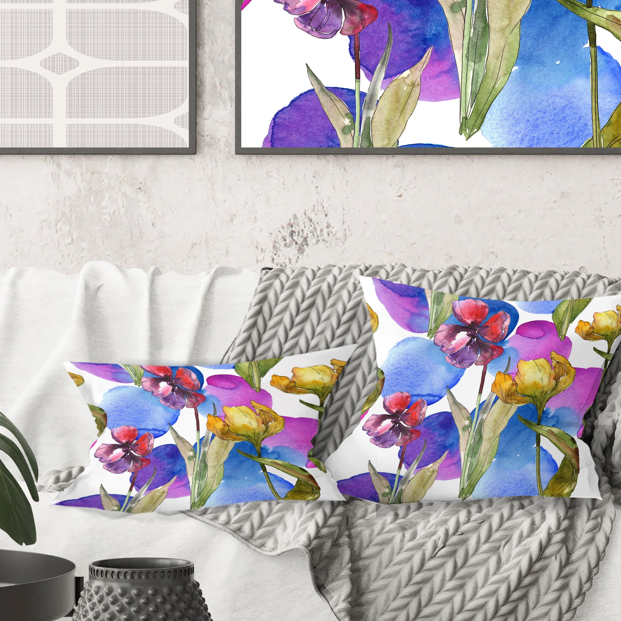 Designart Retro Tulips in Purple' Mid-Century Modern Throw Pillow - 18x18