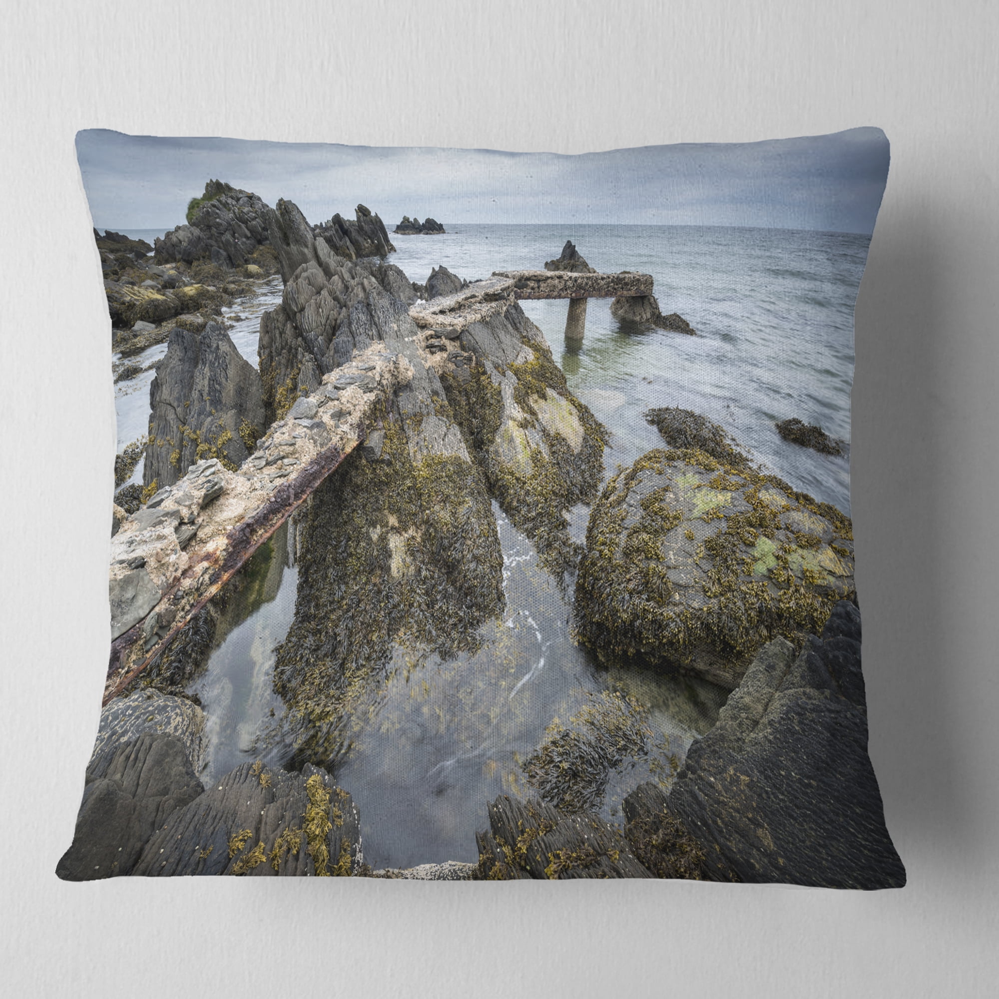 Designart Rocky North Ireland Seashore - Modern Seascape Throw Pillow - 18x18