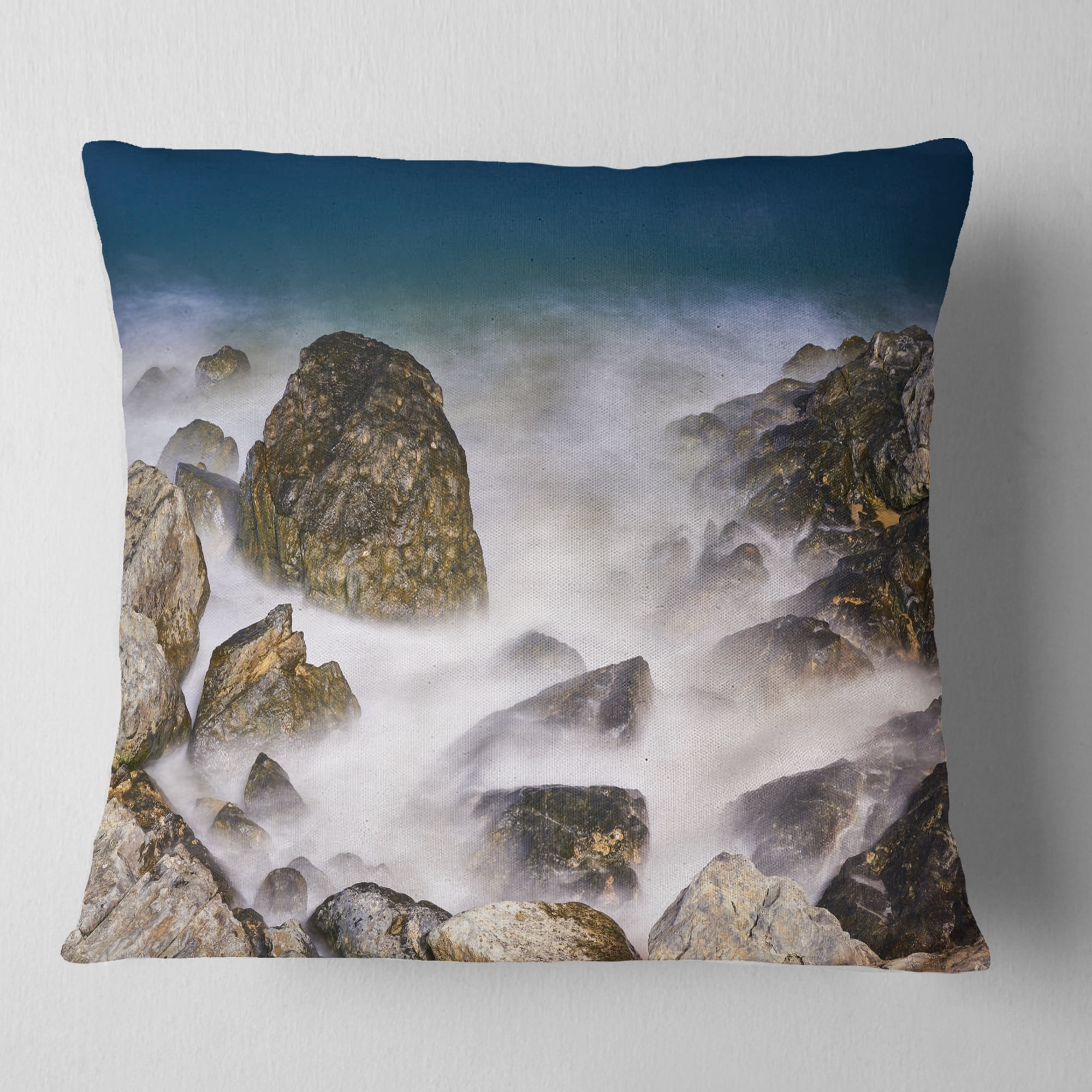 Designart Rocky Waves at Haeundae Coast Busan - Seashore Throw Pillow - 18x18