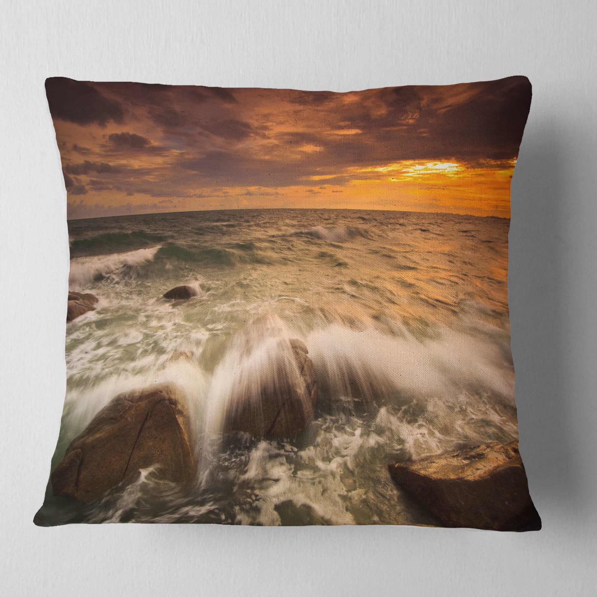 Designart Rushing Ocean Waves into Rocks - Seascape Throw Pillow - 18x18