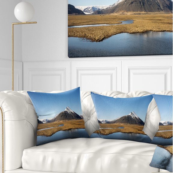 Designart Scenic Southern Iceland - Landscape Photography Throw Pillow - 16x16
