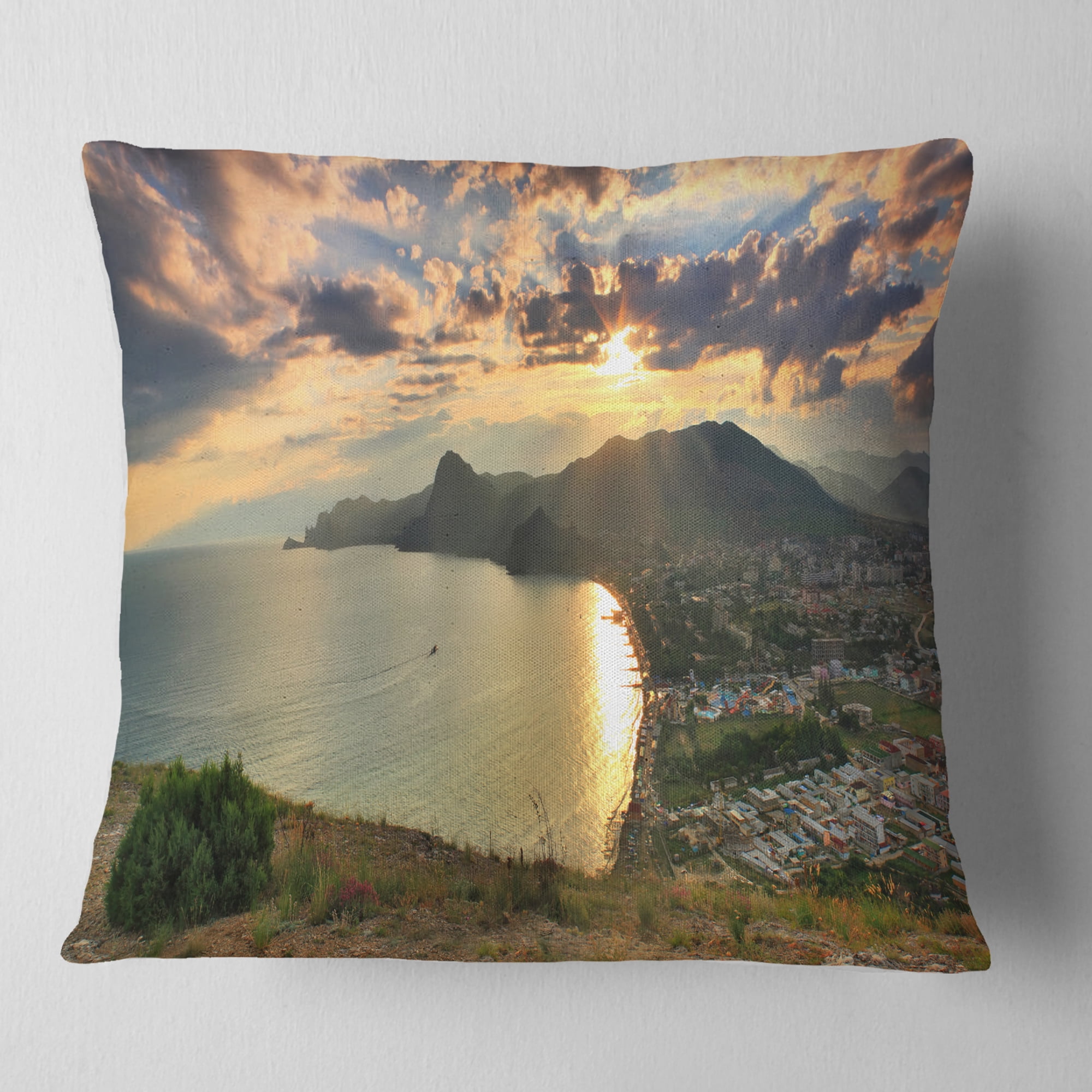 Designart Seashore from Top of the Hill - Modern Seascape Throw Pillow - 16x16