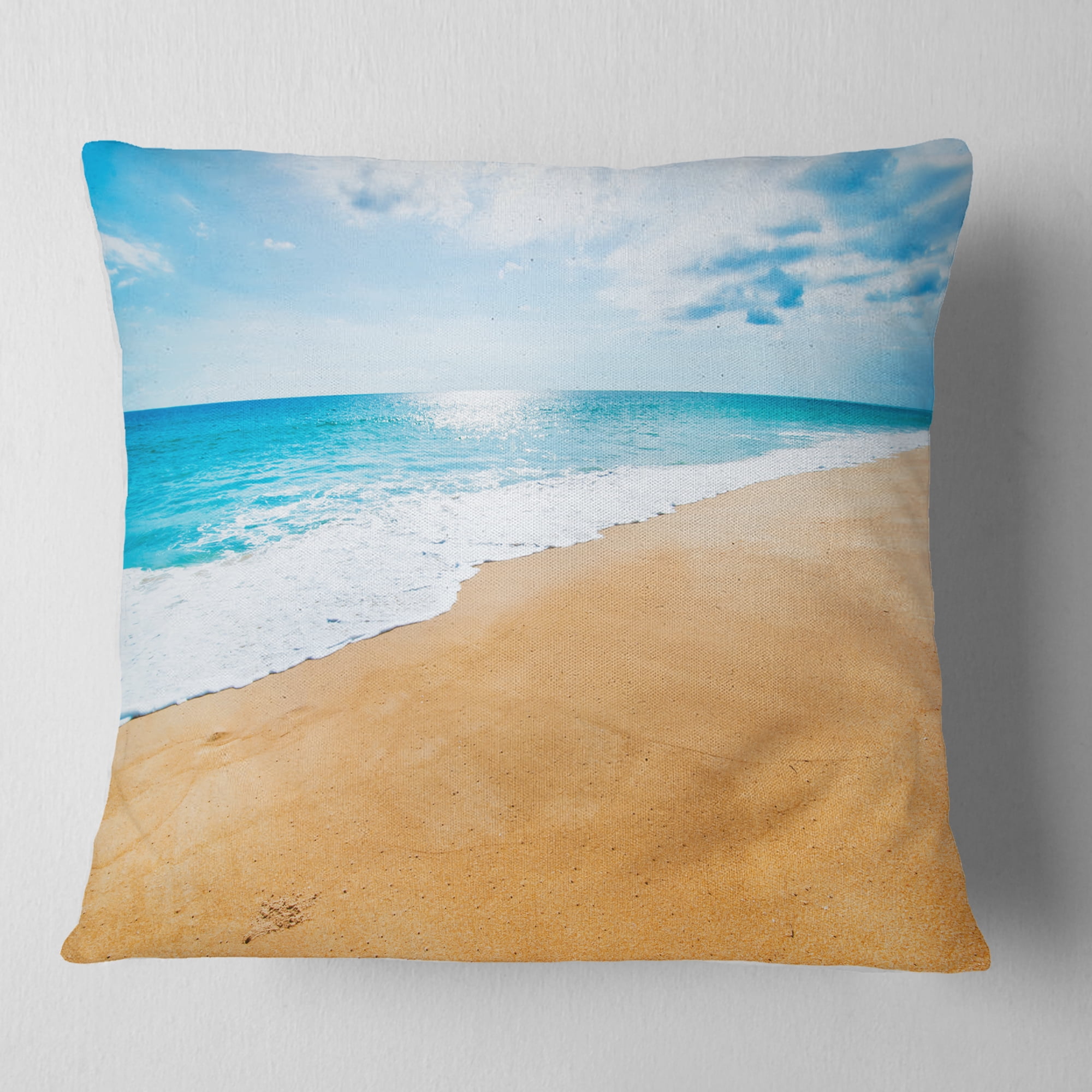 Designart Serene Beach and Sun Daylight - Modern Beach Throw Pillow - 18x18