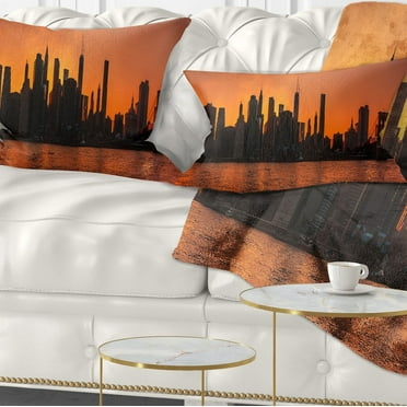 Designart Silhouettes of Manhattan Panorama - Throw Pillow - 12x20