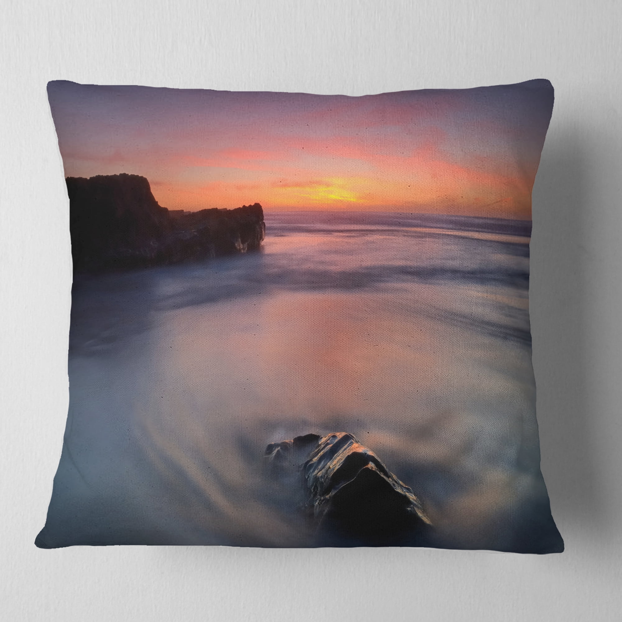 Designart Softness in the Tide Magoito Beach - Seashore Throw Pillow - 18x18