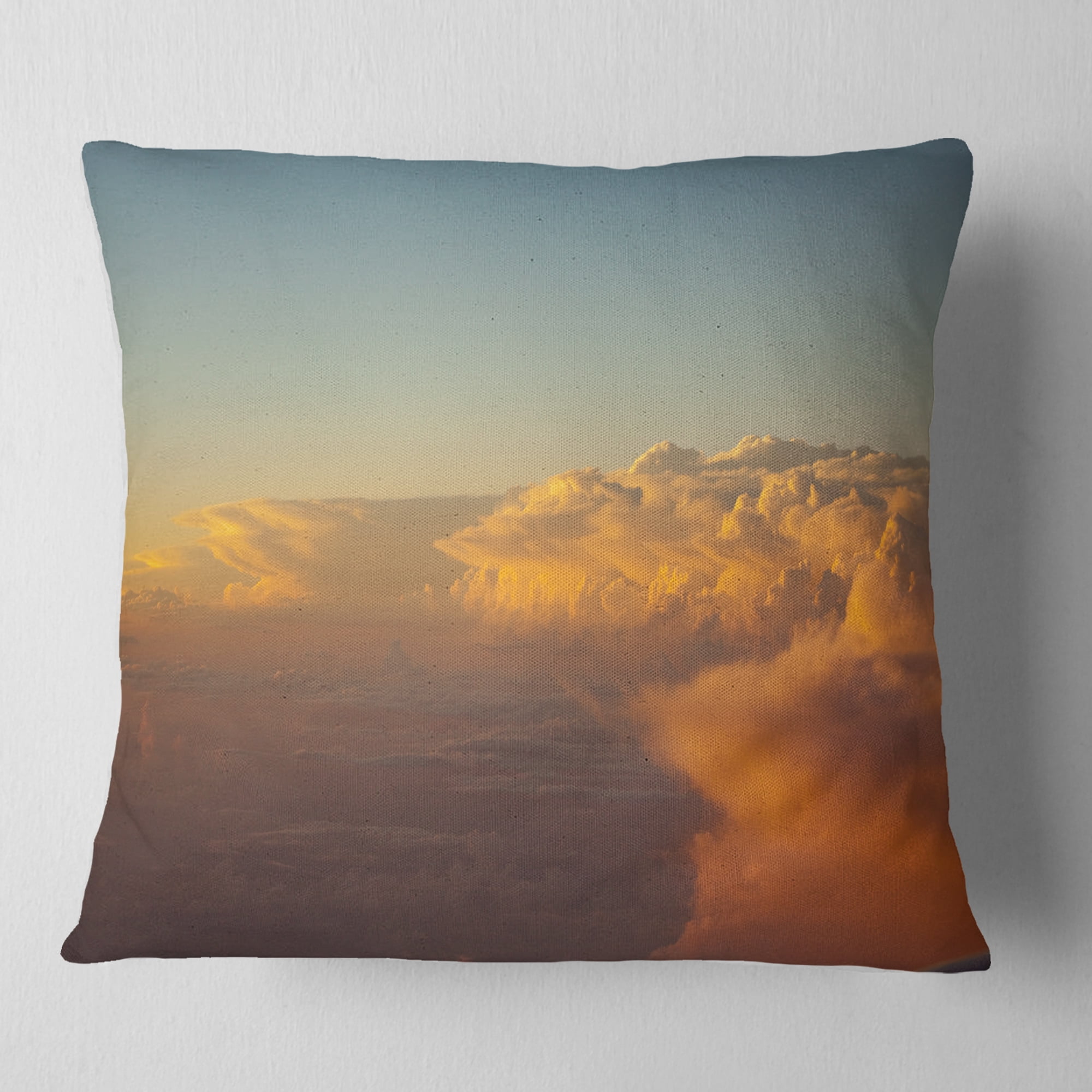 Designart Solotful Sunset in Sky Cloudscape - Seascape Throw Pillow - 18x18