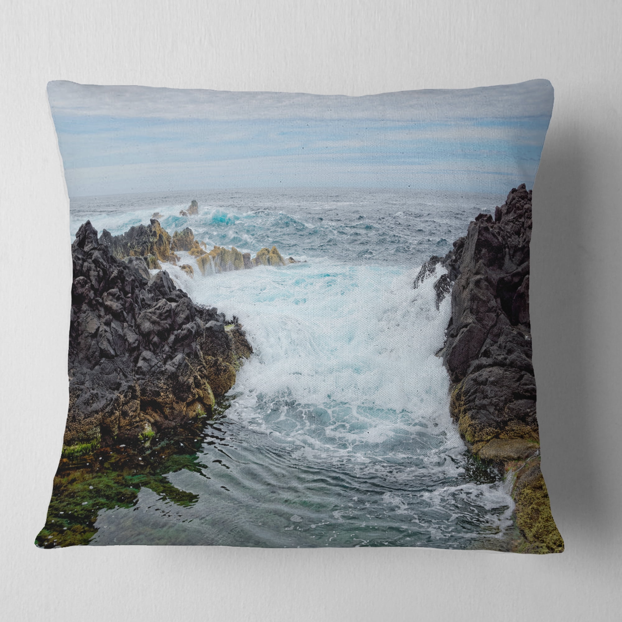 Designart Splashing Waters to Mossy Rock - Seashore Throw Pillow - 16x16