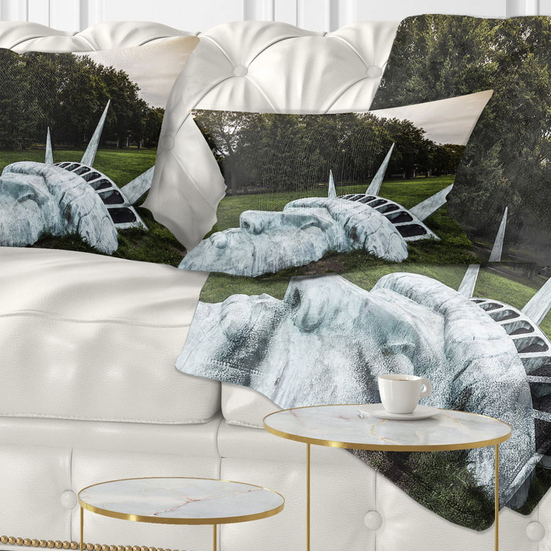 Designart Statue of Liberty - Landscape Photography Throw Pillow - 12x20