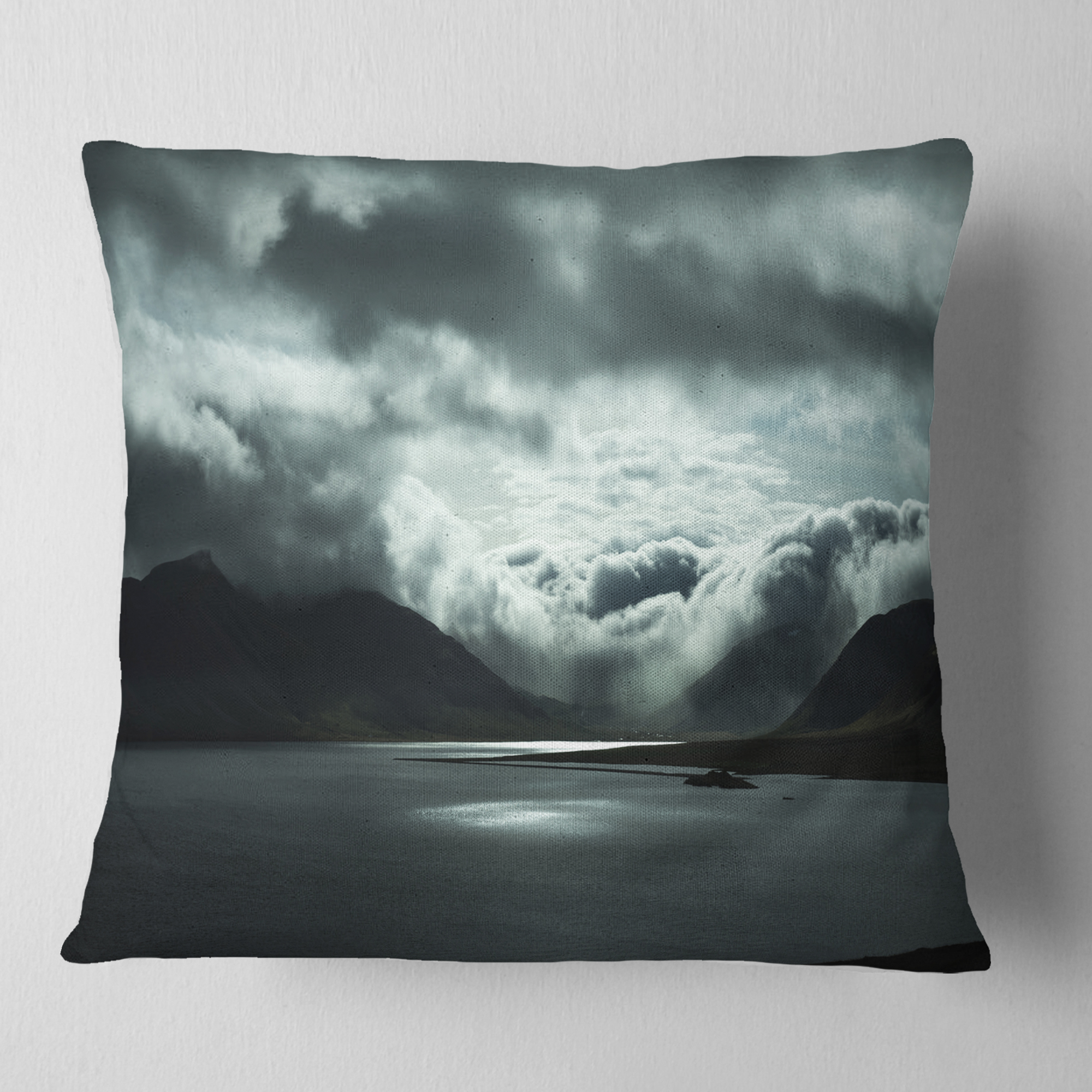 Designart Stormy Iceland in the Summer - Seashore Throw Pillow - 18x18
