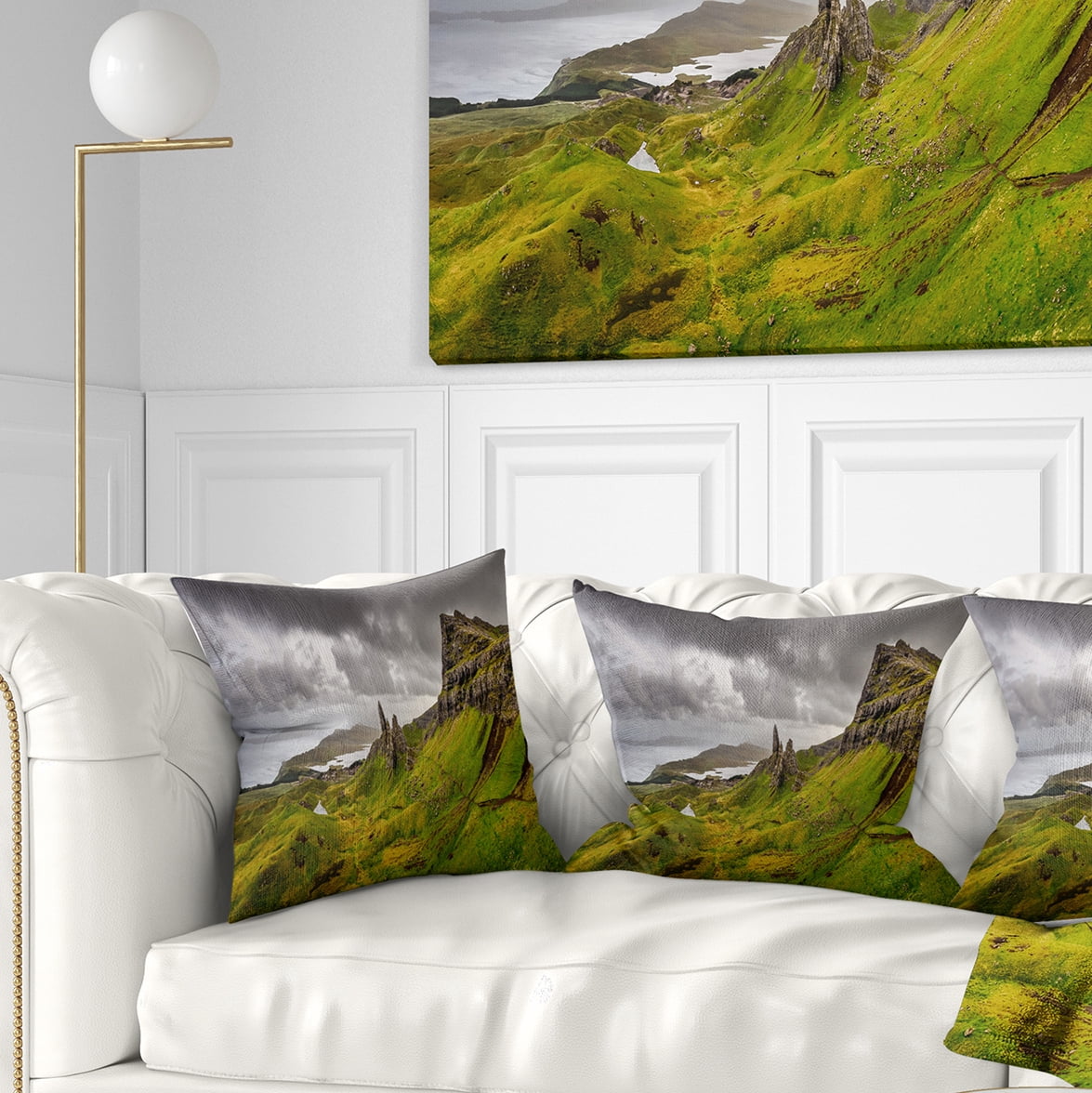 Designart Storr Mountains Panorama - Landscape Photography Throw Pillow - 18x18