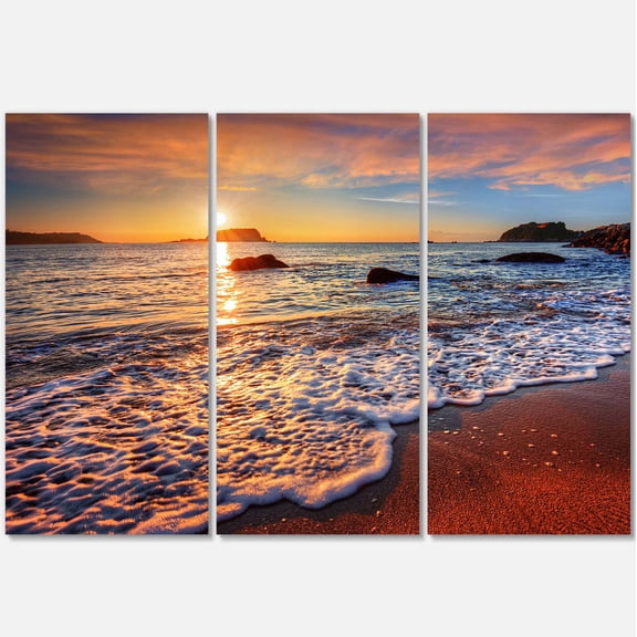 Designart 'Stunning Ocean Beach at Sunset ' Seashore Canvas Art Print