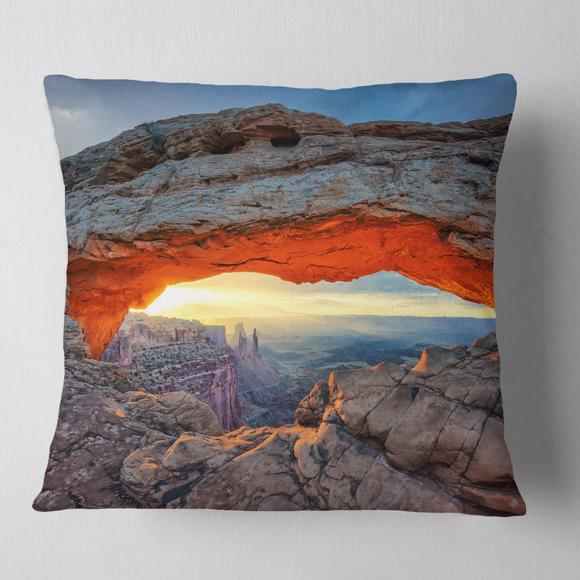 Designart Sunrise at Mesa Arch in Canyon lands - Flower Throw Pillow - 18x18