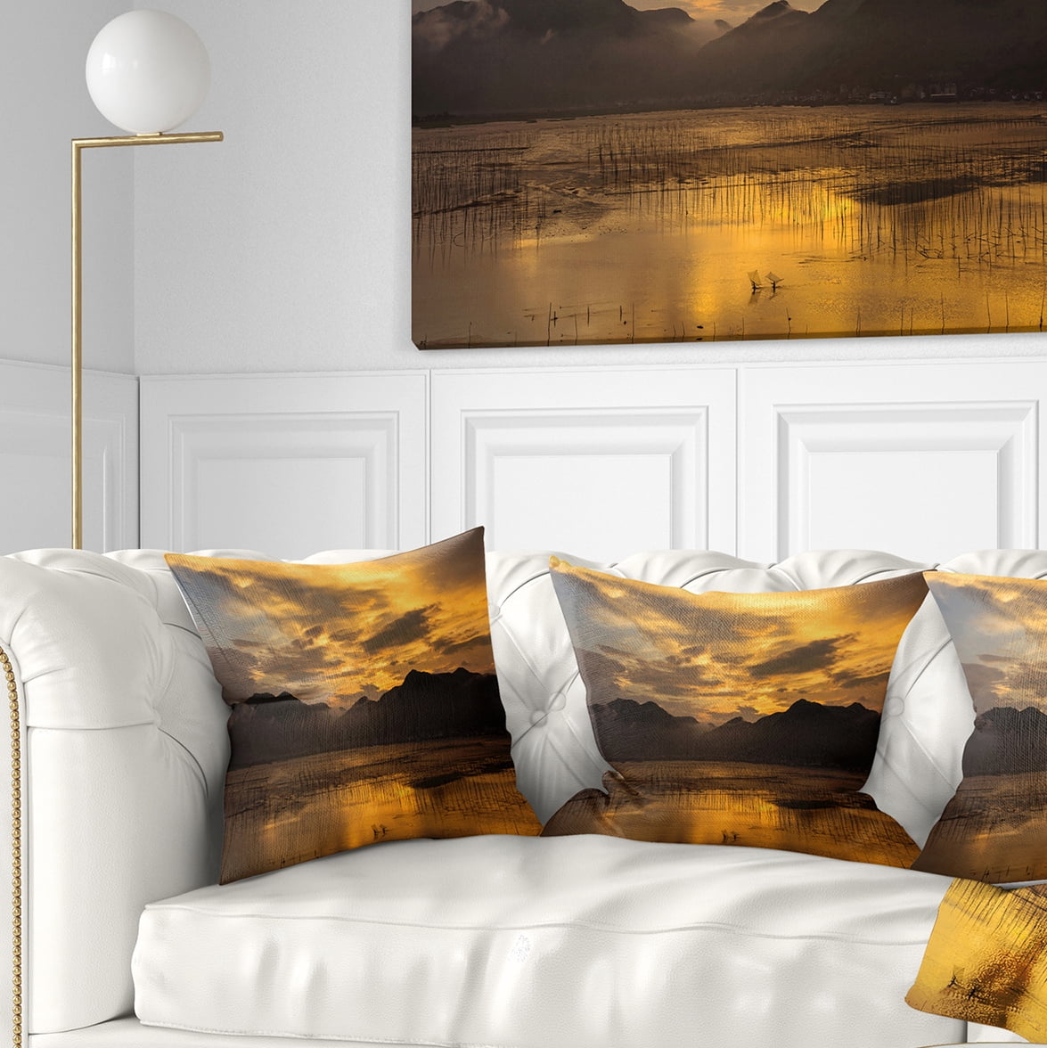 Designart Sunrise in Xiapu County - Landscape Photography Throw Pillow - 16x16