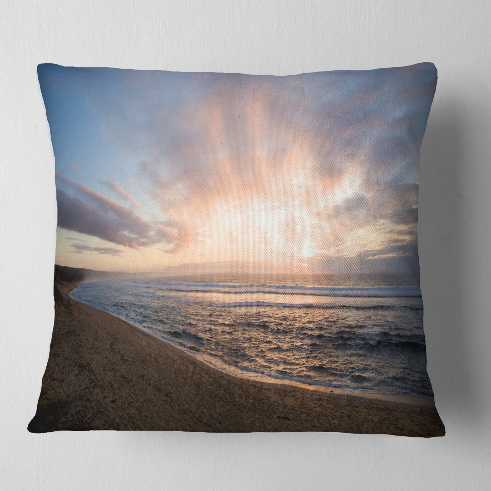 Designart Sunrise over Indian Ocean Waters - Seascape Throw Pillow - 18x18