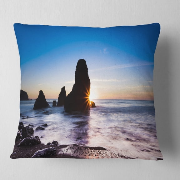 Designart Sunset at Rodeo Beach Panorama - Seashore Throw Pillow - 18x18