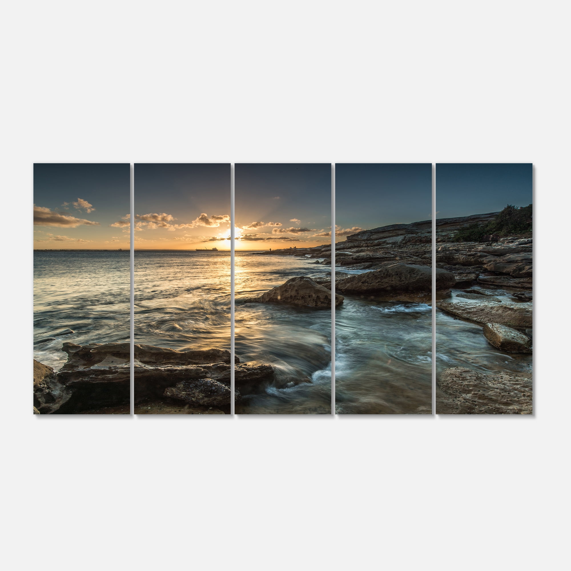 Designart 'Sydney Beach with Bright Sunset ' Seascape Canvas Art Print