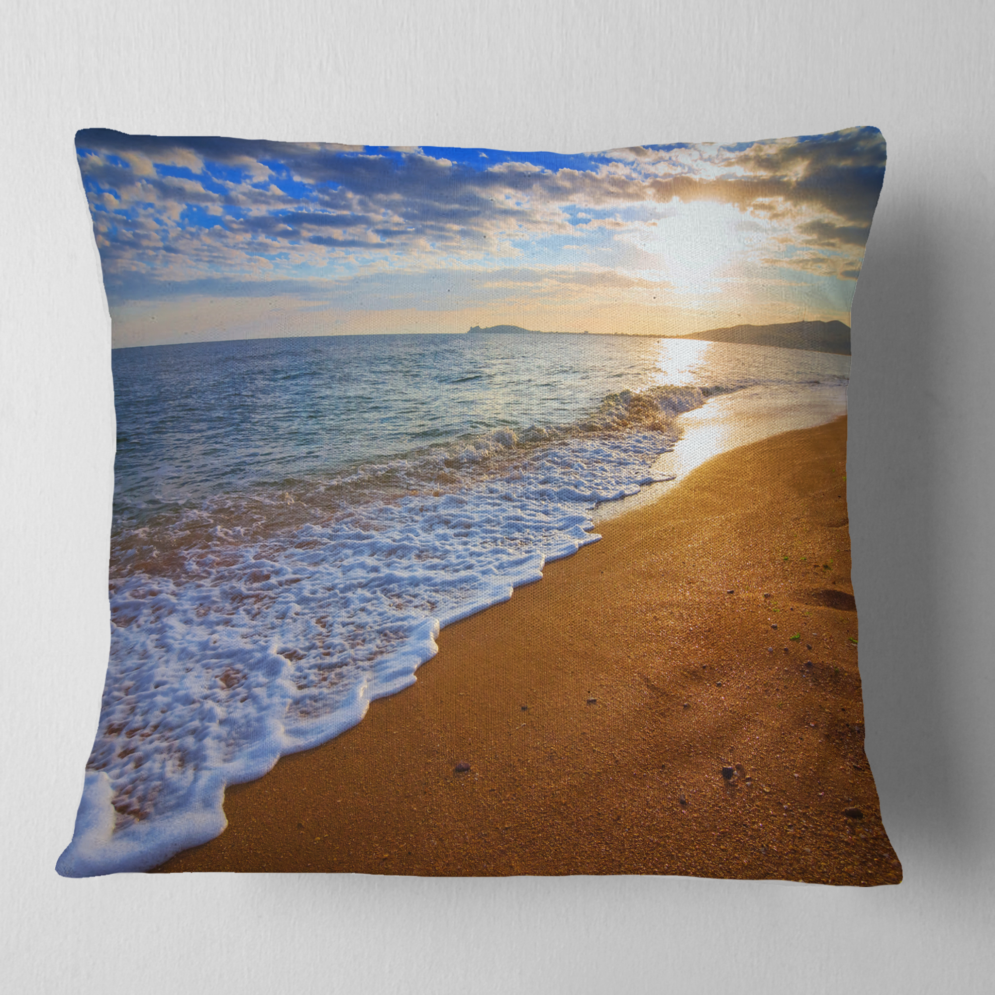 Designart Sydney Early Morning Beach - Beach Photo Throw Pillow - 16x16