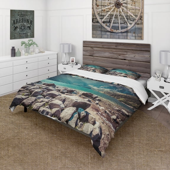Designart 'Tatra Mountains Green water mountain lake' Landscapes Duvet Cover Set