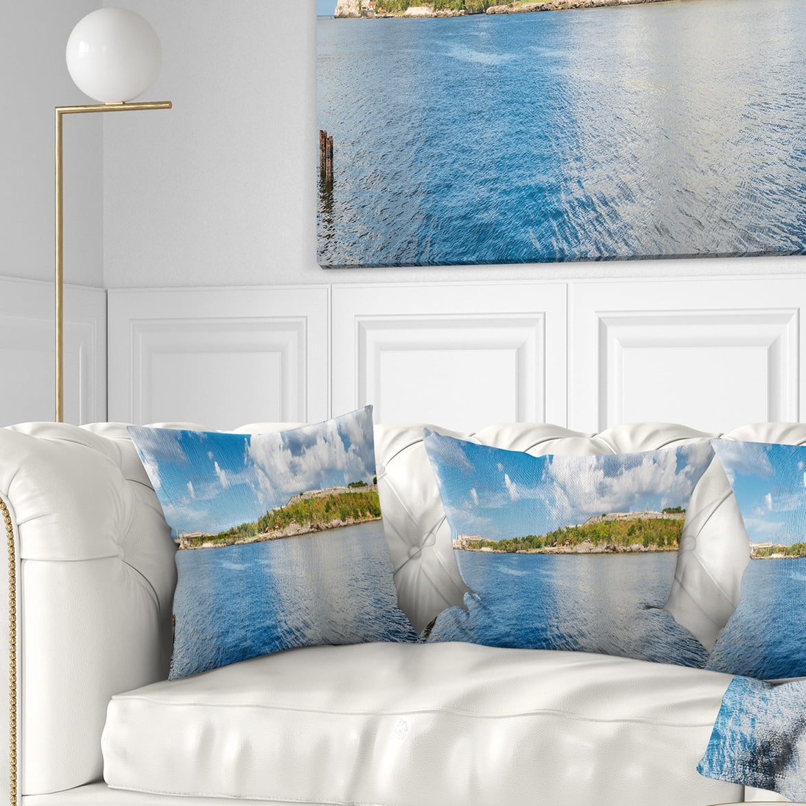 Designart The Bay of Havana Panorama - Seascape Throw Pillow - 18x18