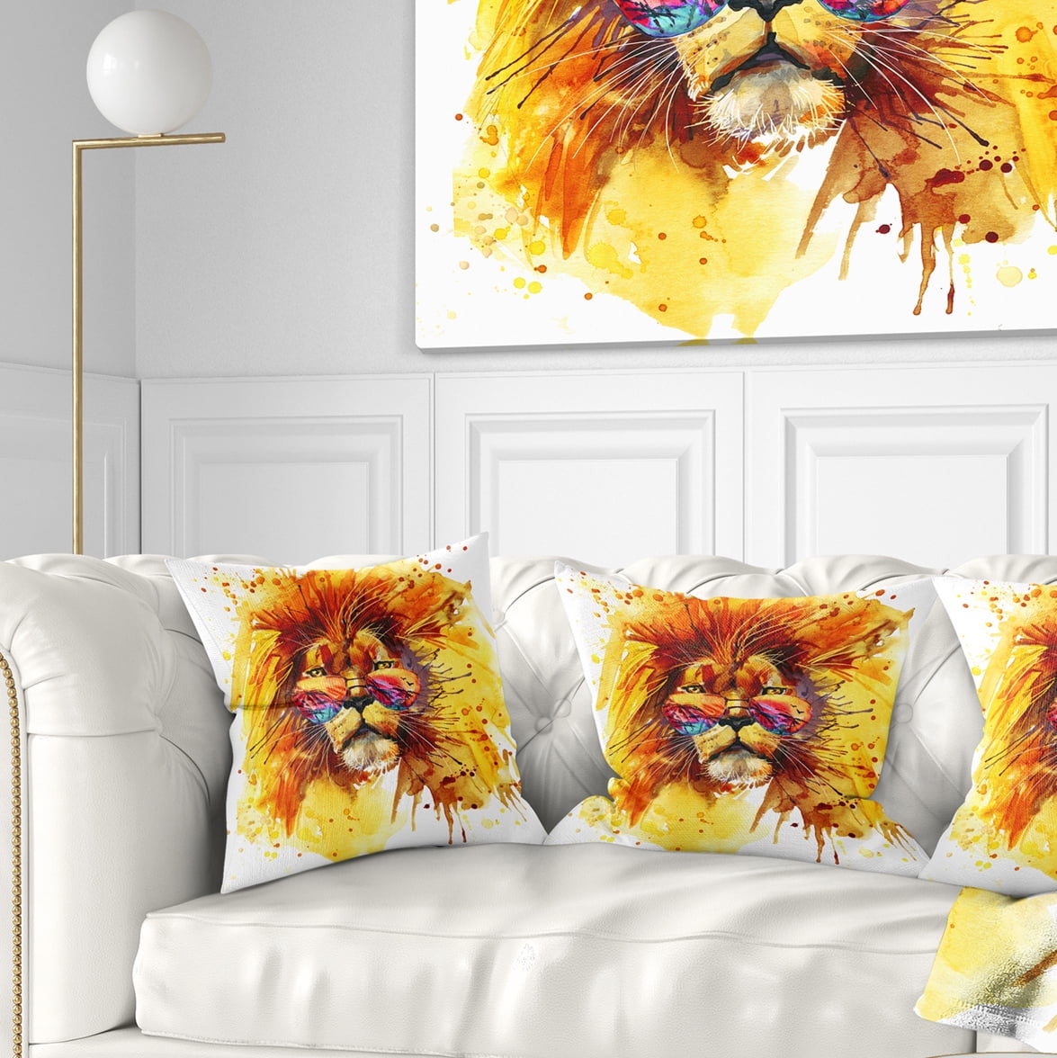Designart The King Watching - Animal Throw Pillow - 18x18