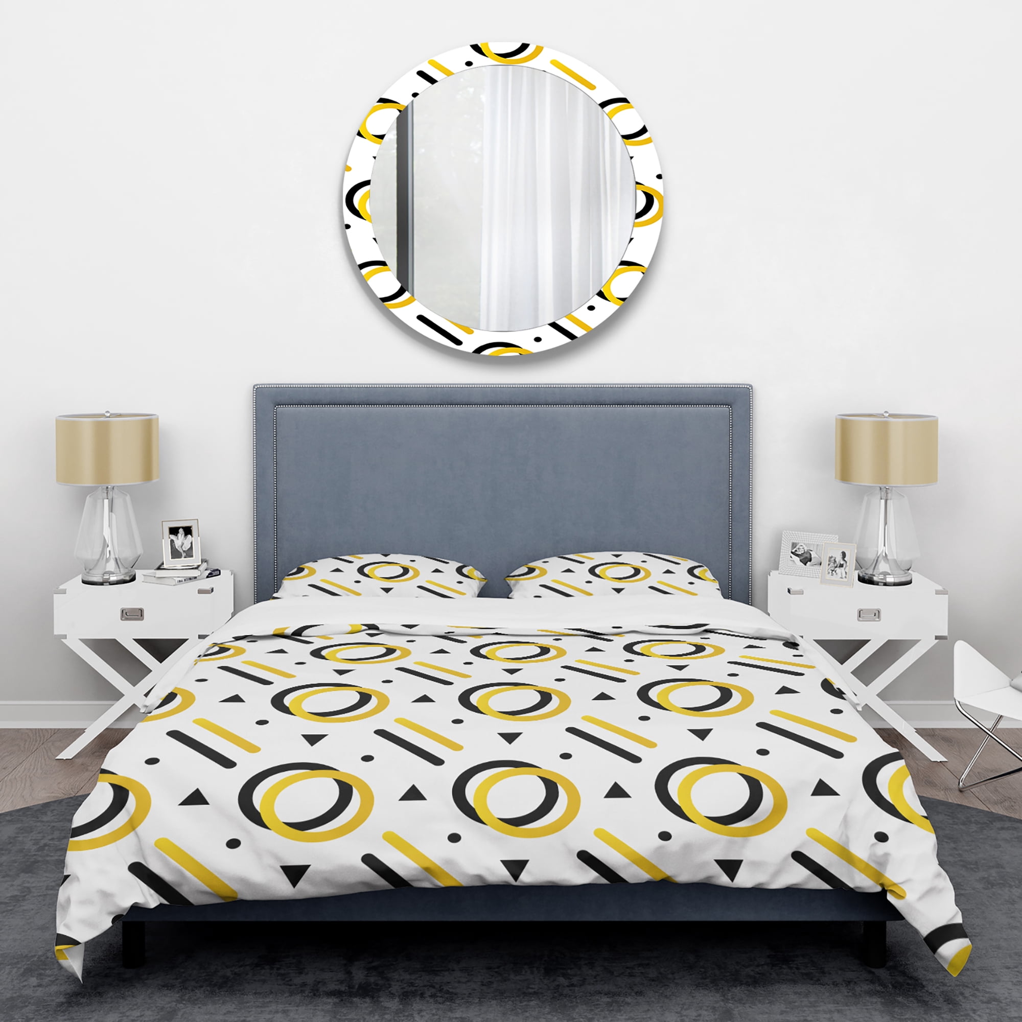 Designart 'Trendy Black And Gold Triangular Pattern I' Mid-Century Modern Duvet Cover Set