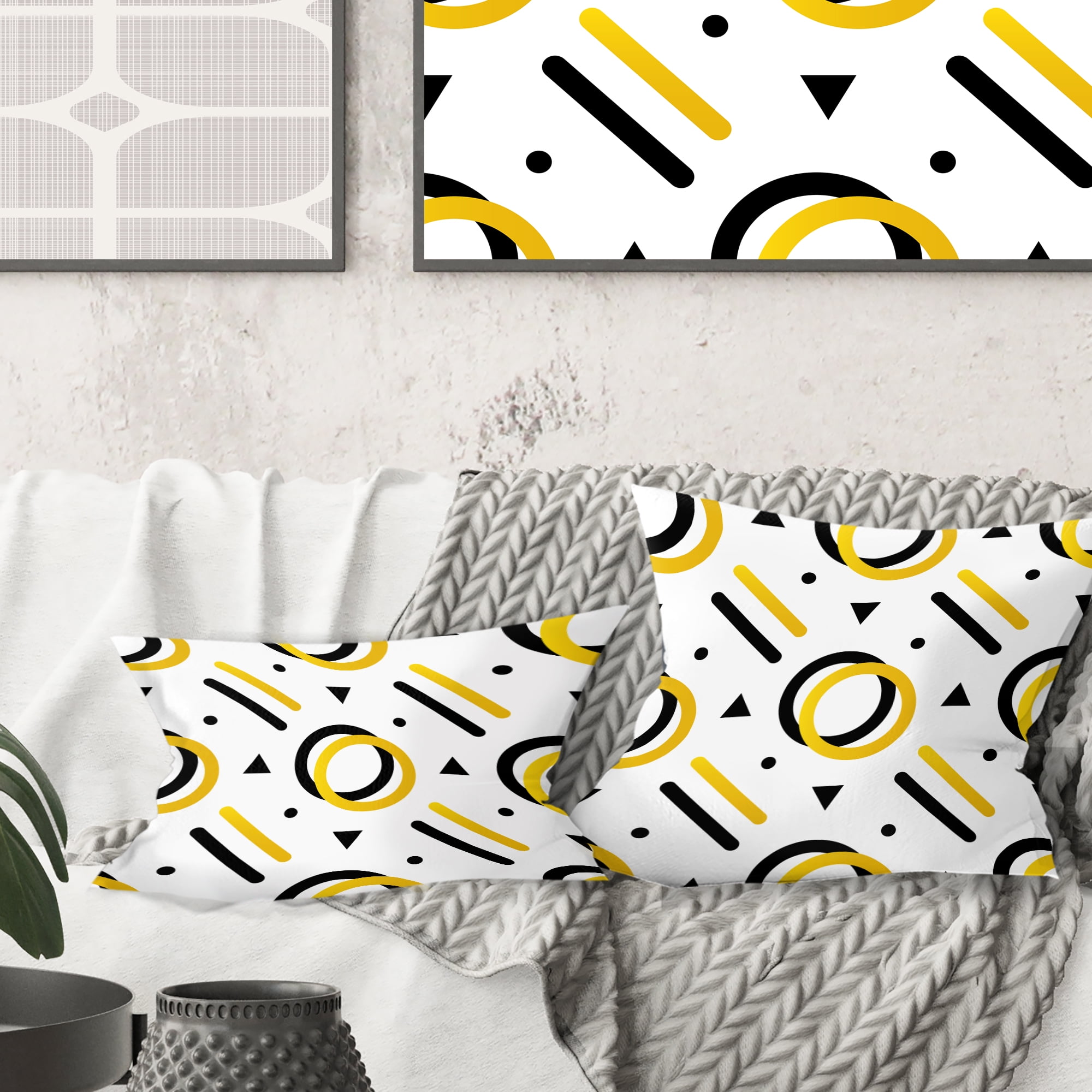 Designart Trendy Black And Gold Triangular Pattern I' Mid-Century Modern Throw Pillow - 18x18