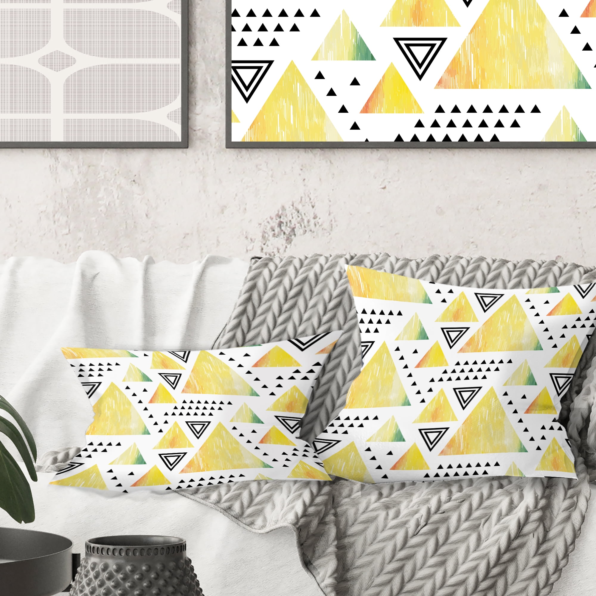Designart Triangular Retro Design IV' Mid-Century Modern Throw Pillow - 16x16