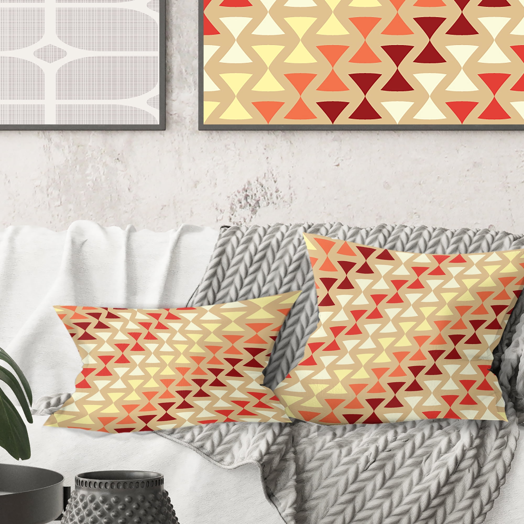 Designart Triangular Retro Design IX' Mid-Century Modern Throw Pillow - 18x18