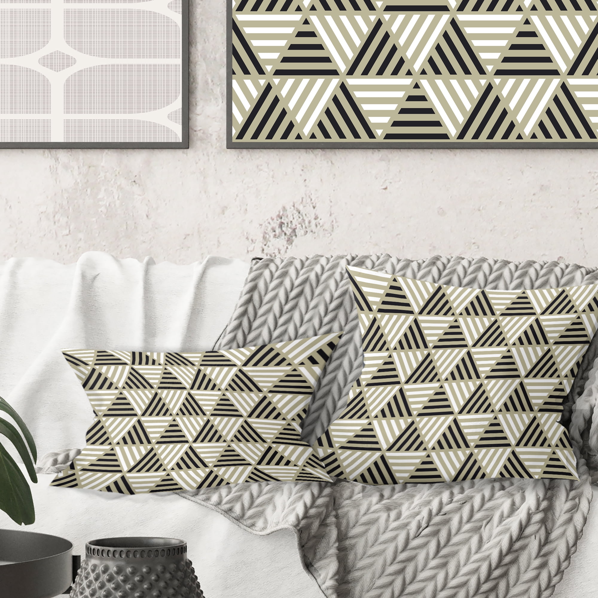 Designart Triangular Retro Design VIII' Mid-Century Modern Throw Pillow - 16x16