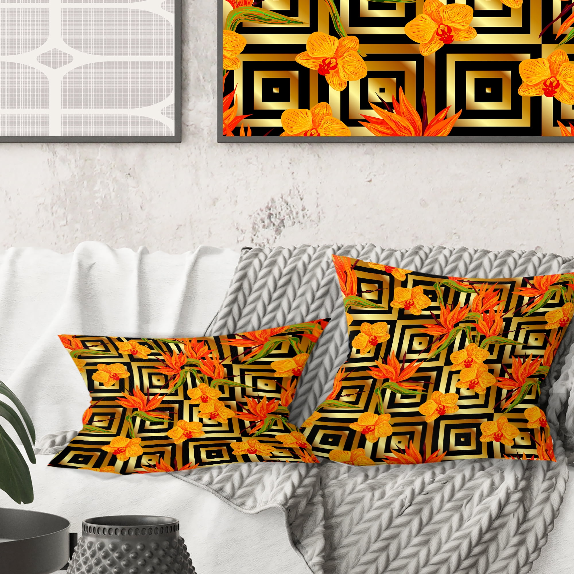 Designart Tropical Gold Luxury Pattern III' Mid-Century Modern Throw Pillow - 18x18