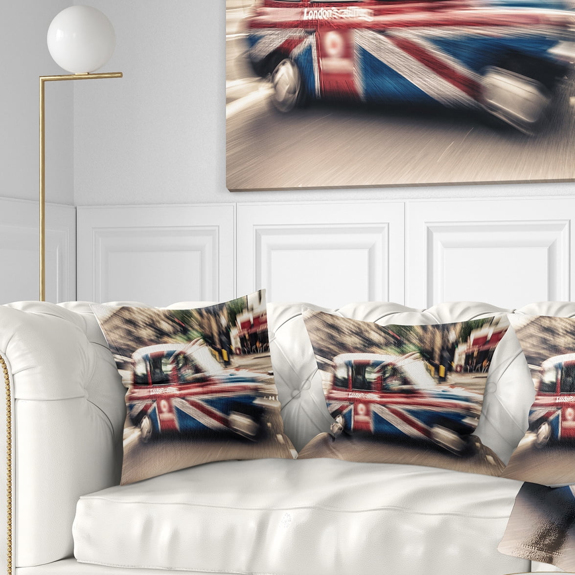 Designart UK Cab in London - Cityscape Photography Throw Pillow - 18x18