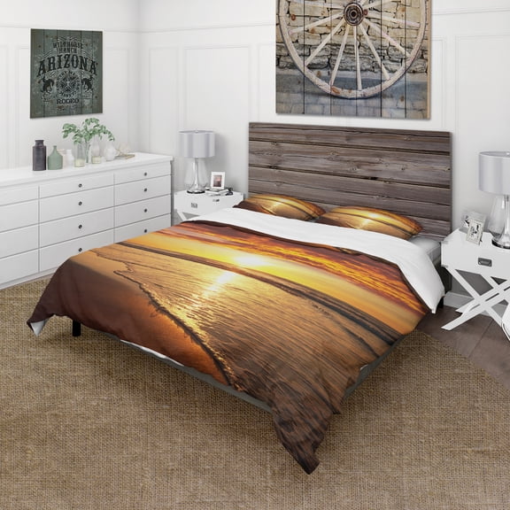 Designart 'Vibrant Yellow Sun and Calm Waves' Seascape Duvet Cover Set