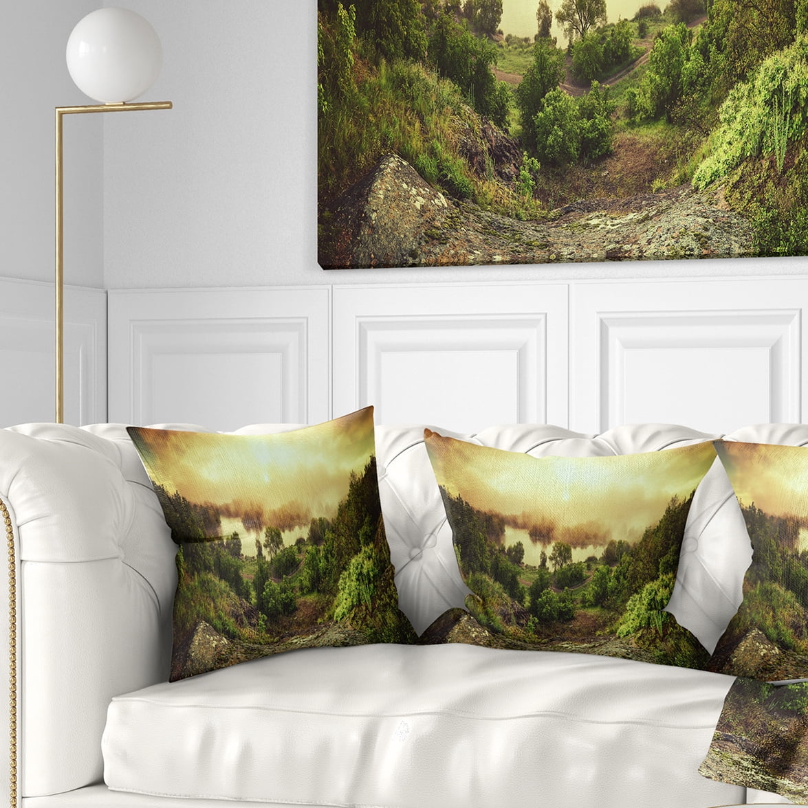Designart Vintage Raising - Landscape Photography Throw Pillow - 16x16