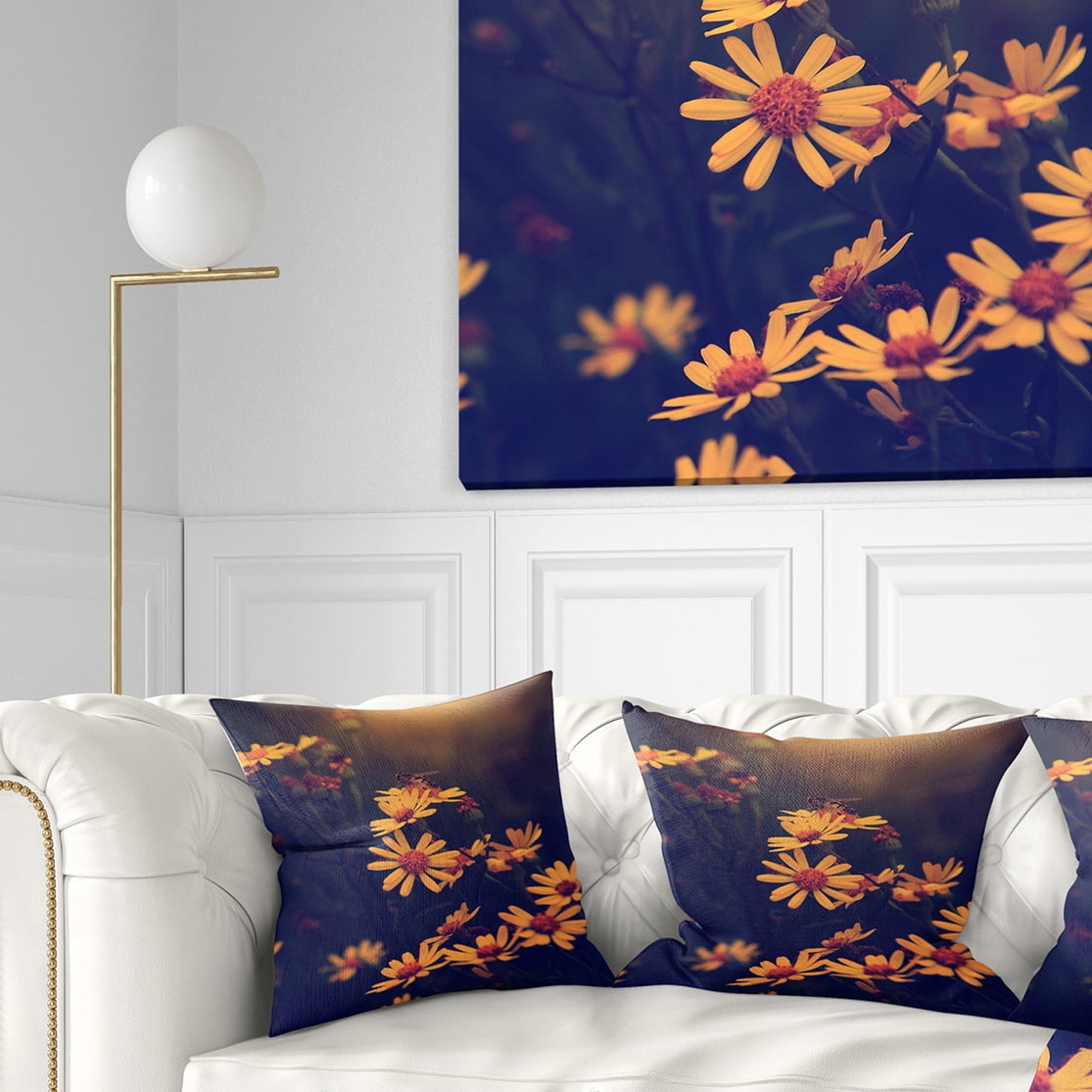 Designart Vintage White Wild Flowers and Bee - Floral Throw Pillow - 16x16