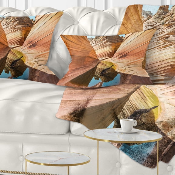 Designart Water inside Arizona Wave - Landscape Photography Throw Pillow - 12x20